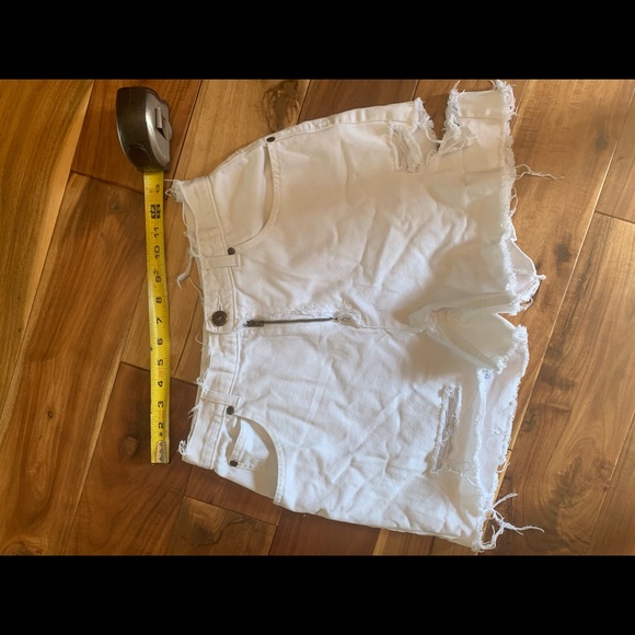 Vintage white denim shorts - Picture 4 of 5